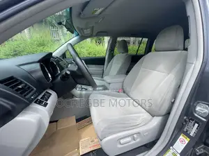 Toyota Highlander SE 2012 Gray