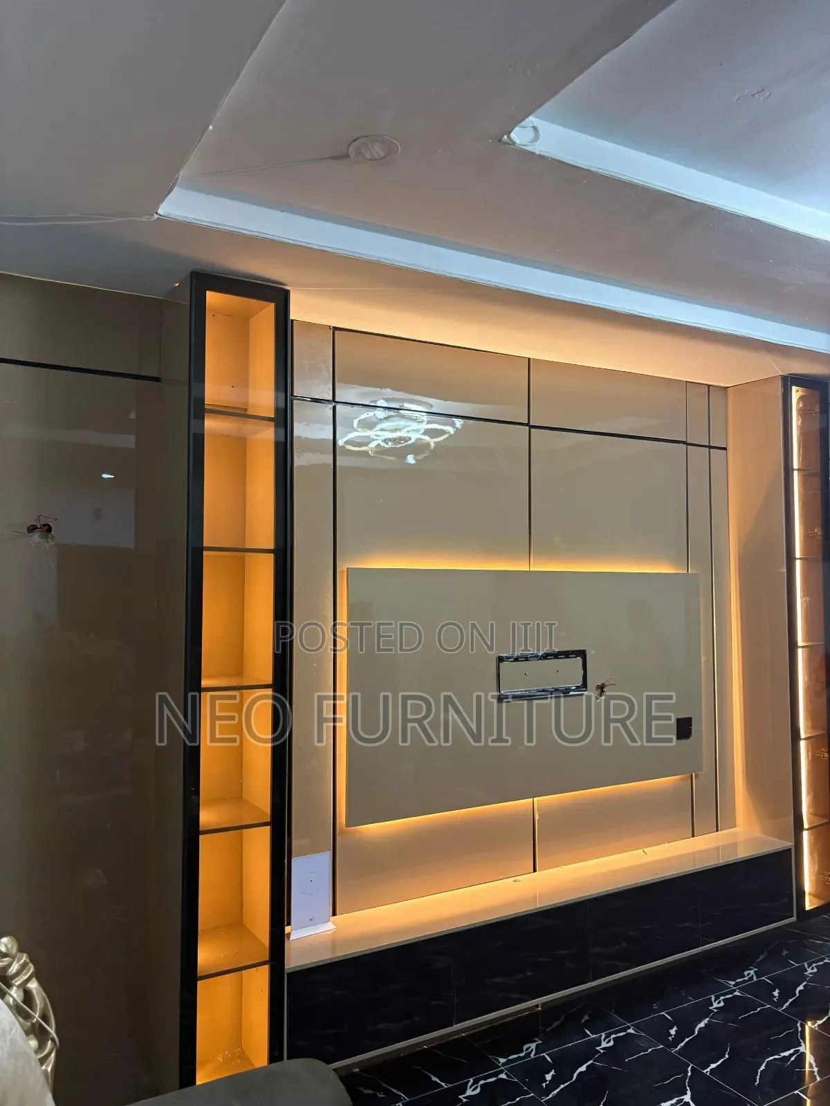Glossy Finished Tv Console