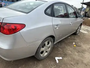 Hyundai Elantra 2011 Silver