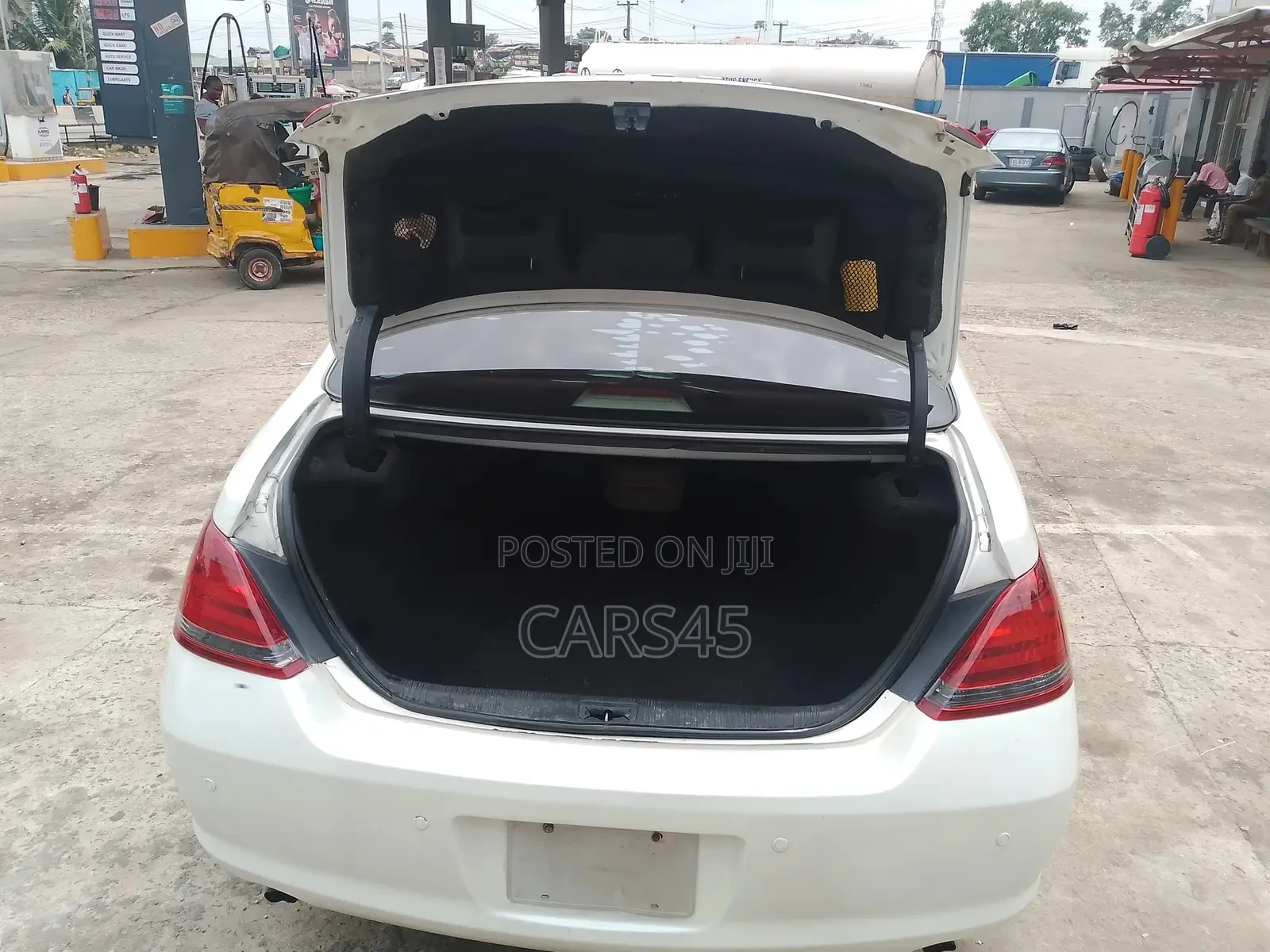 Toyota Avalon 2008 White