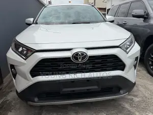 Toyota RAV4 XLE Premium 2021 White