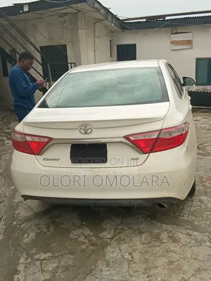 Toyota Camry SE 4dr Sedan (2.5L 4cyl 6A) 2015 White