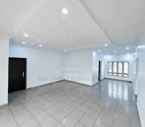 2bdrm Block of Flats in Rockvale Manor, Apo District for sale