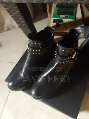 Channel Shoe