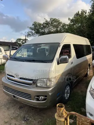Toyota HiAce 2007 White