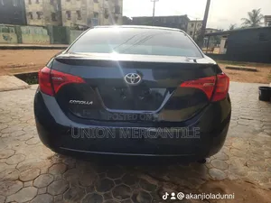 Toyota Corolla 2017 Green
