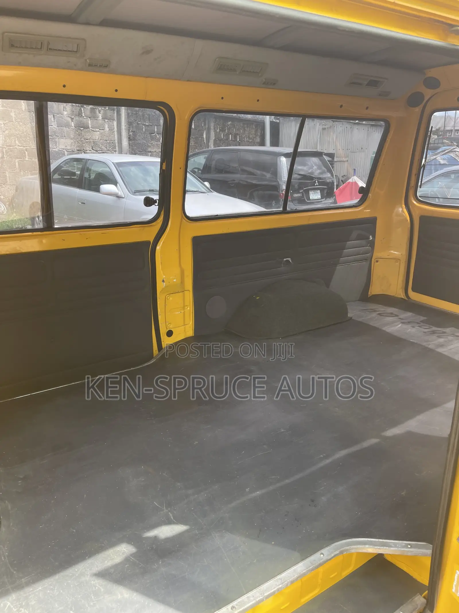 Mitsubishi Delica 2010 Yellow