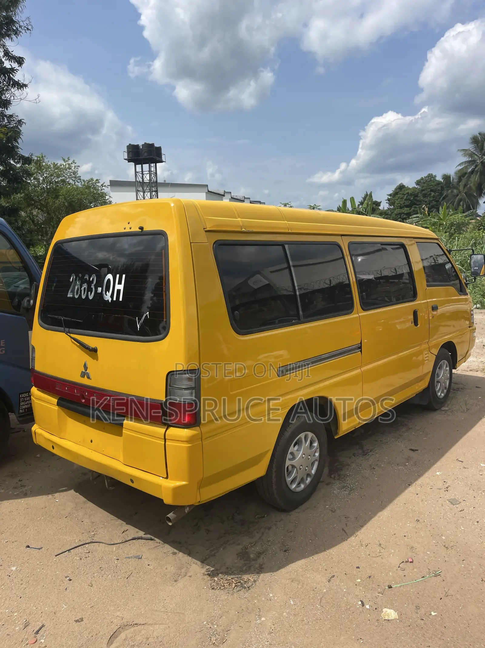 Mitsubishi Delica 2010 Yellow