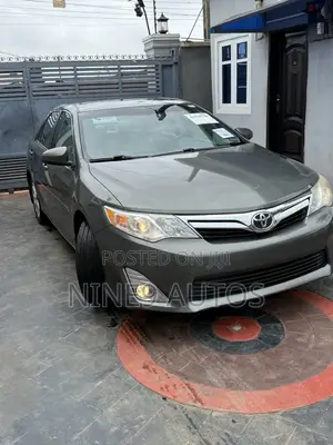 Toyota Camry XLE 4dr Sedan (3.5L 6cyl 6A) 2014 Gray