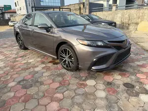 Toyota Camry SE 2024 Brown