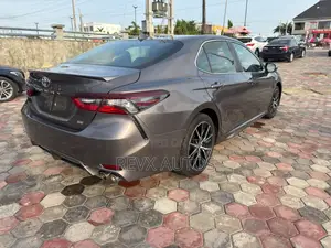 Toyota Camry SE 2024 Brown