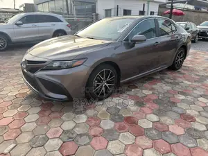 Toyota Camry SE 2024 Brown