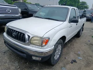 Toyota Tacoma Base 4x2 Xtracab 121.9 in. WB 2003 White