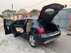 Mercedes-Benz GLA 250 2017 Blue