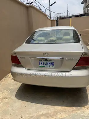 Toyota Camry XLE 4dr Sedan (2.4L 4cyl 5A) 2005 Silver