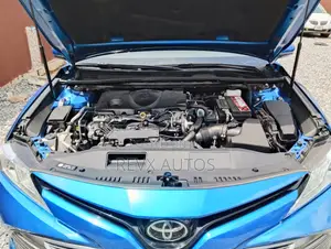 Toyota Camry XLE 2021 Blue
