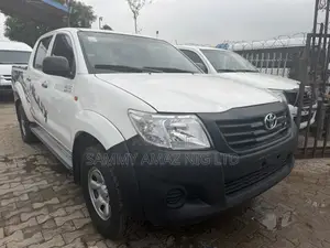 Toyota Hilux SR5 4x4 2015 White