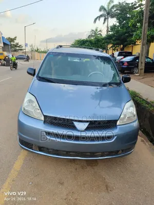Toyota Sienna XLE FWD (3.3L V6 5A) 2004 Blue