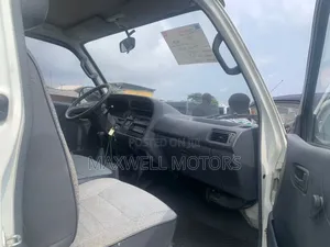 Toyota HiAce 2004 White
