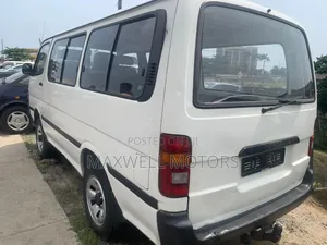 Toyota HiAce 2004 White