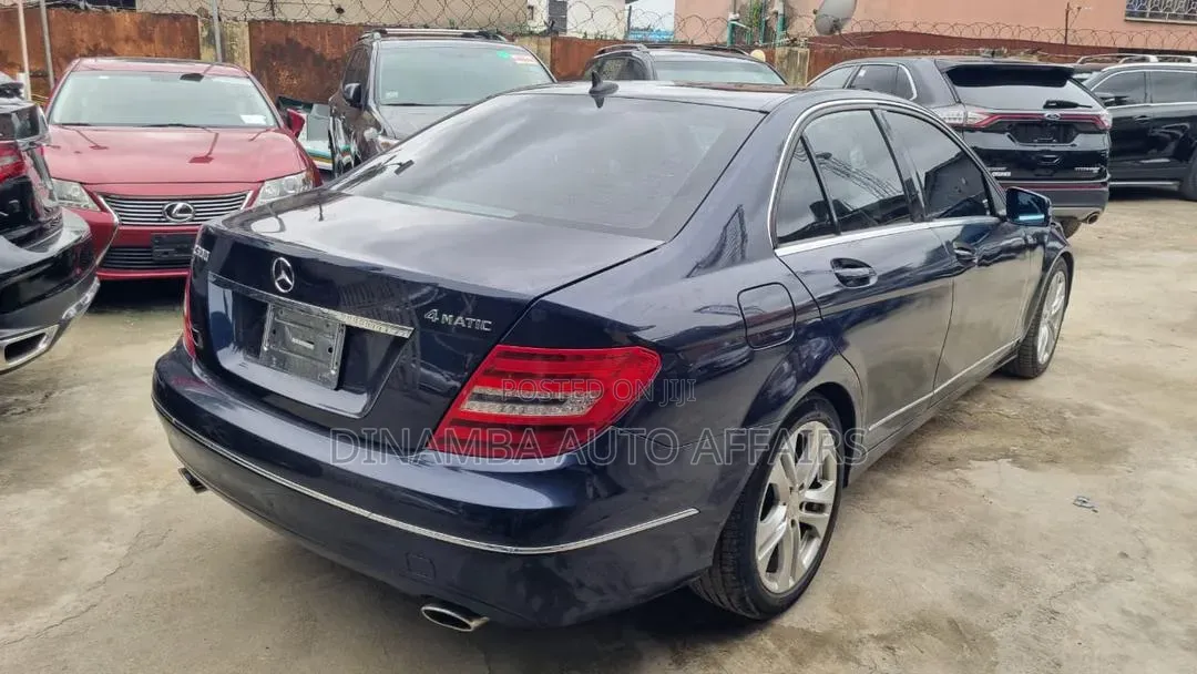 Mercedes-Benz C300 2014 Blue