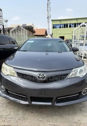 Toyota Camry LE 4dr Sedan (2.5L 4cyl 6A) 2014 Gray