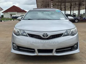 Toyota Camry SE 4dr Sedan (2.5L 4cyl 6A) 2014 Silver