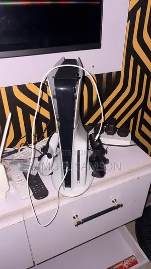Clean Ps5 Slim With 2 Controllers