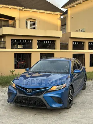 Toyota Camry SE FWD 2020 Blue