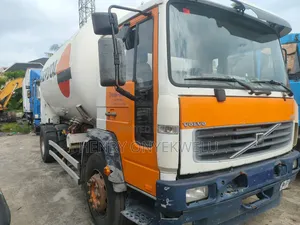 Volvo 2010 White