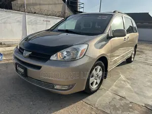 Toyota Sienna 2005 Gold