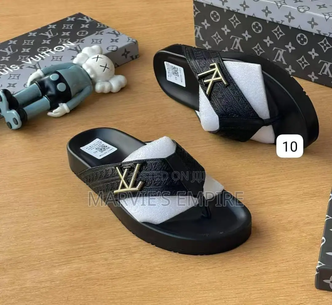 Slides/Sneakers