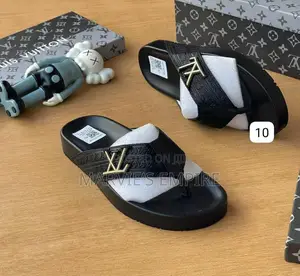 Slides/Sneakers
