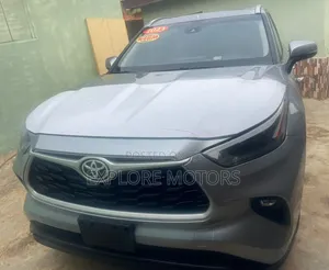 Toyota Highlander 2023 Silver