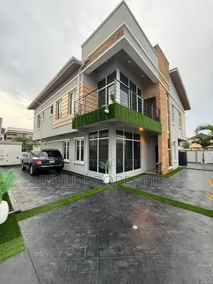 4 Bedroom Shortlet Apartment