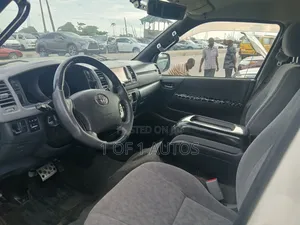 Toyota HiAce 2010 White