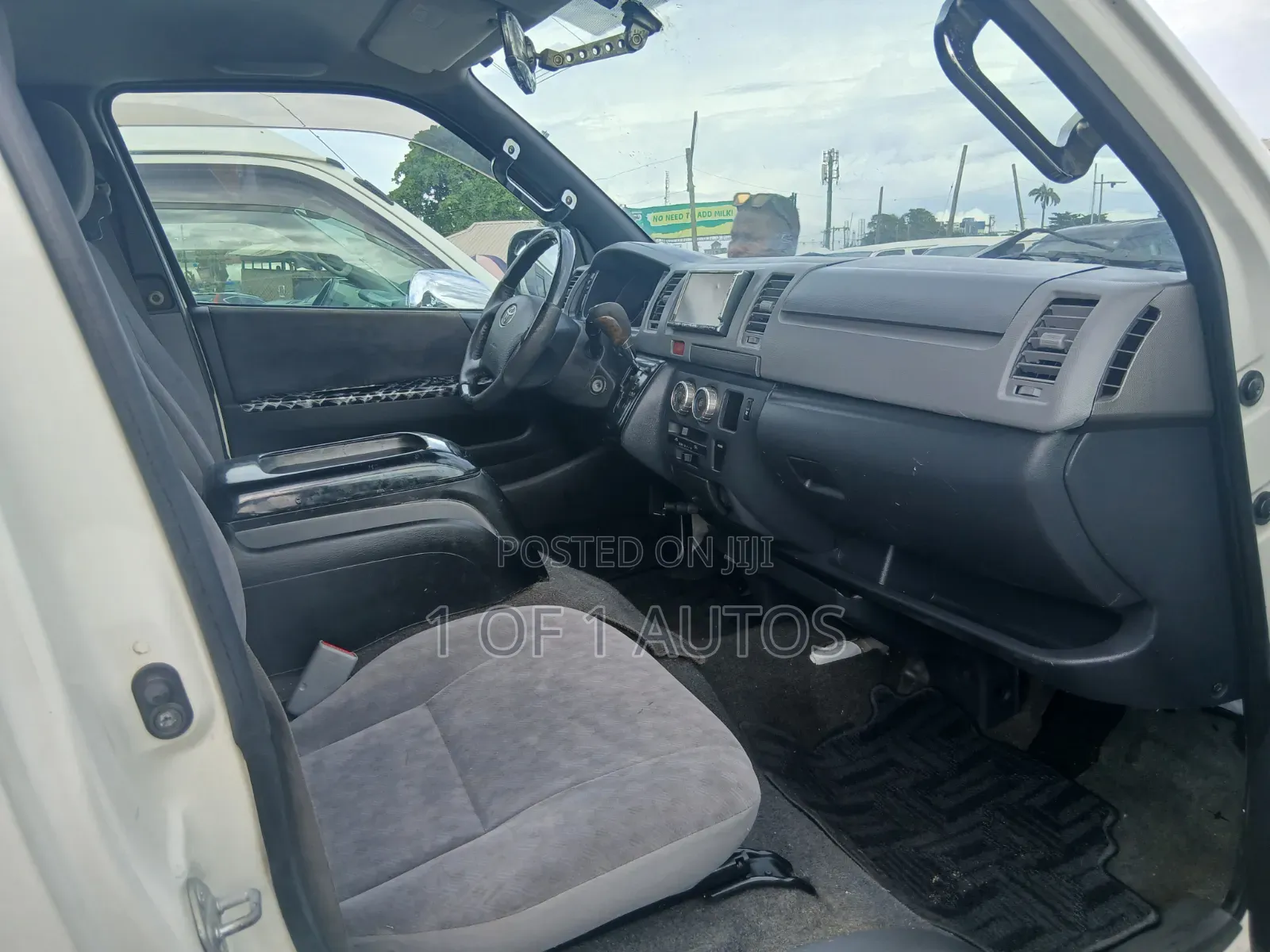 Toyota HiAce 2010 White