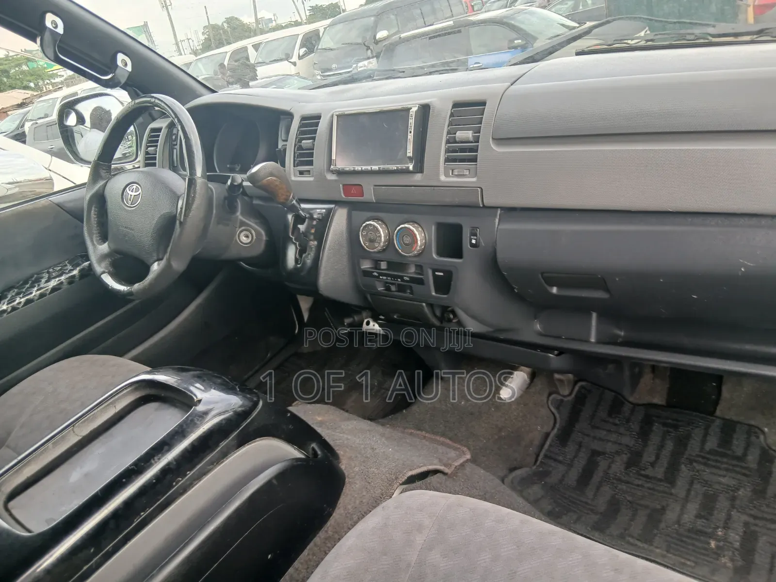 Toyota HiAce 2010 White