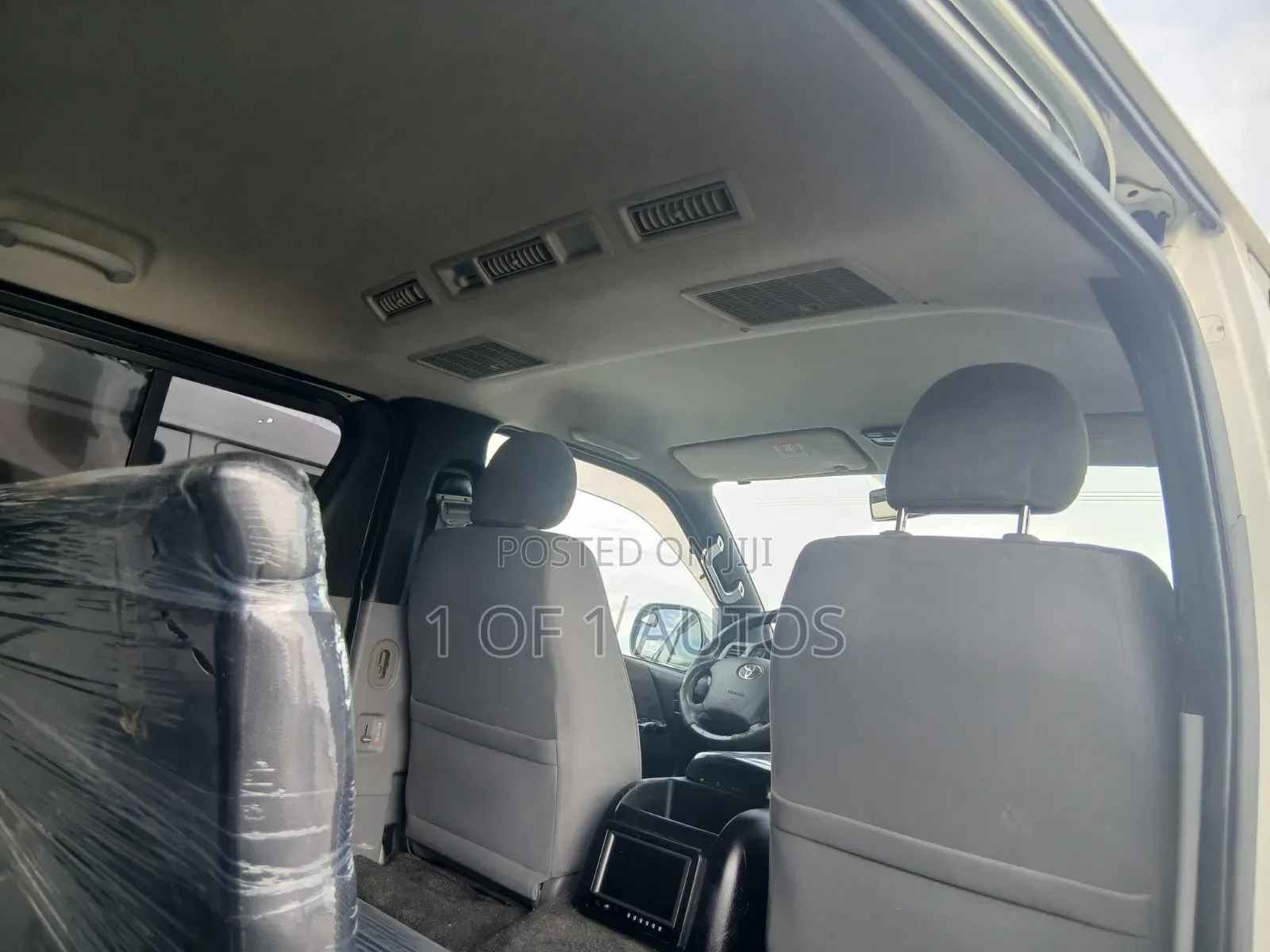 Toyota HiAce 2010 White