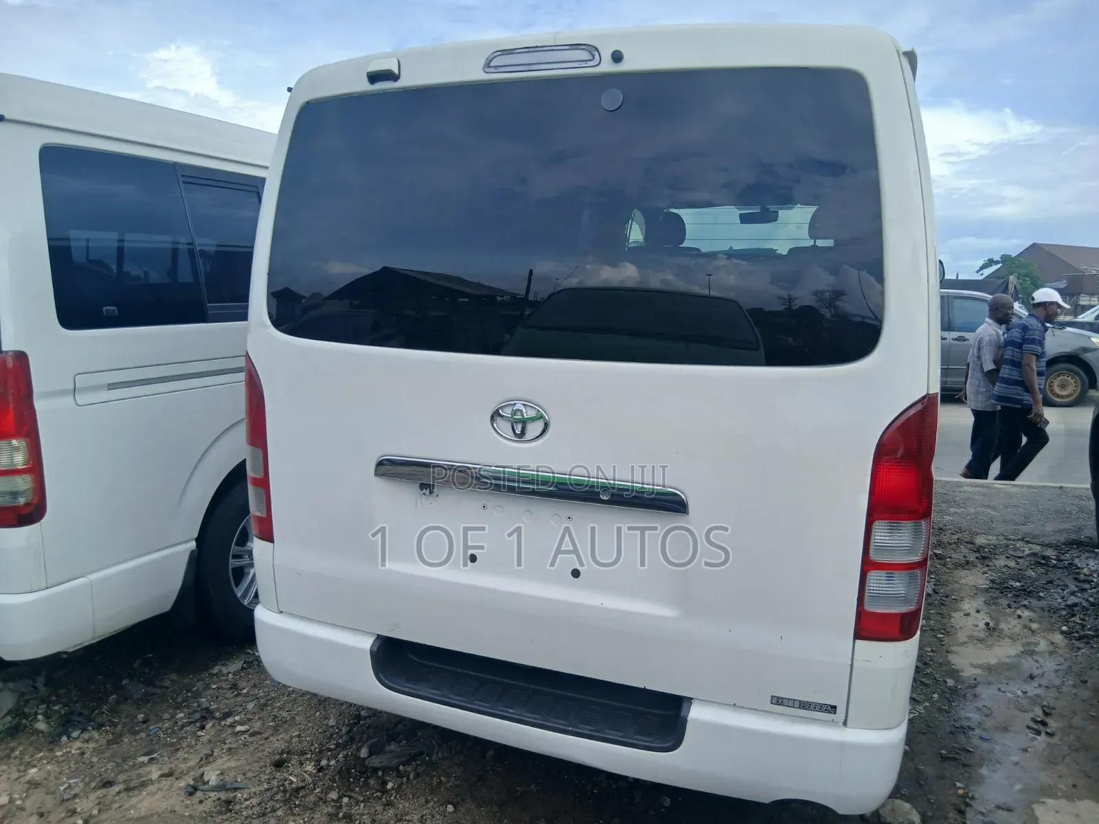 Toyota HiAce 2010 White