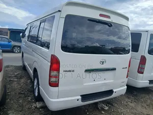 Toyota HiAce 2014 White