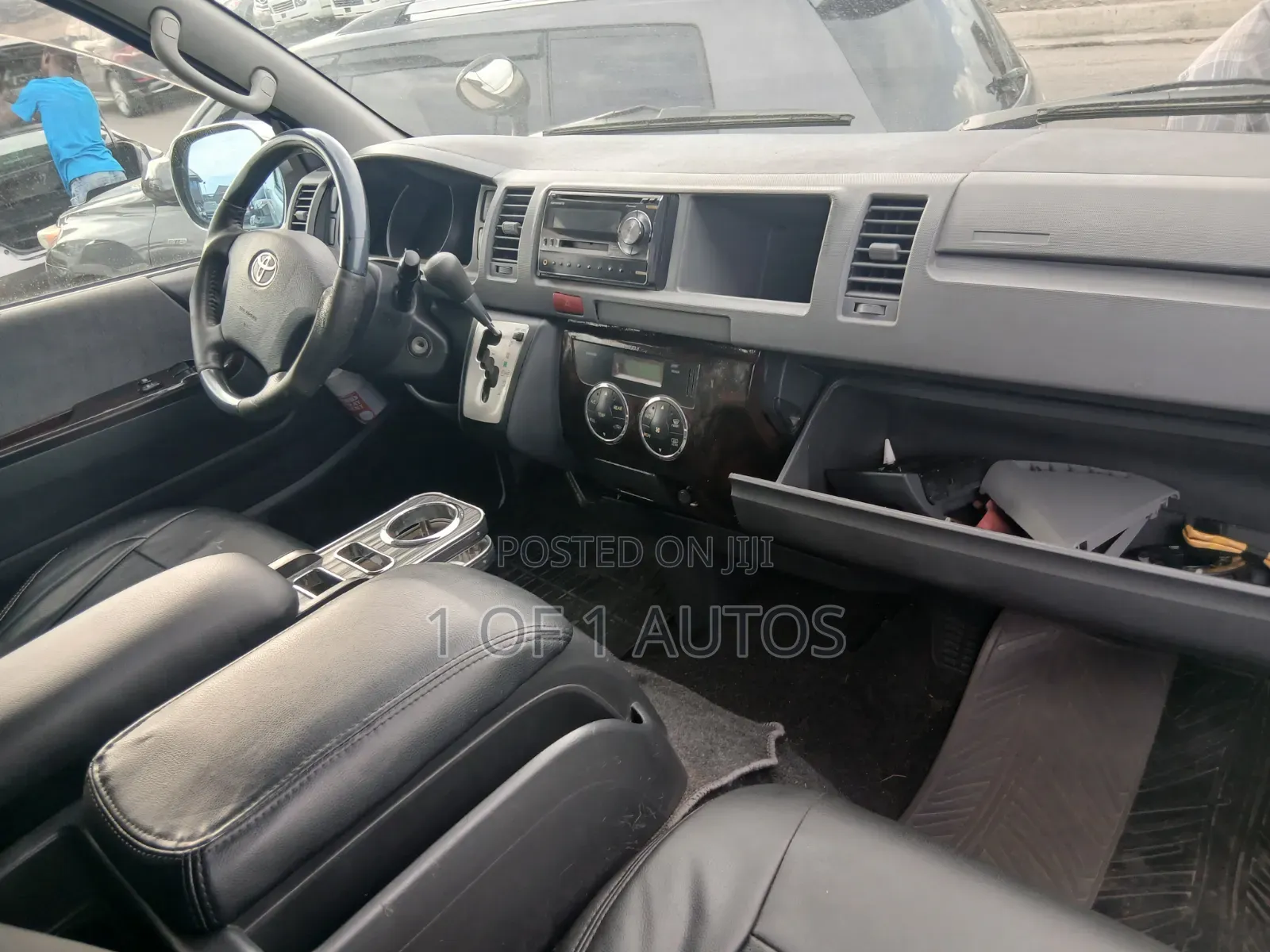 Toyota HiAce 2014 White