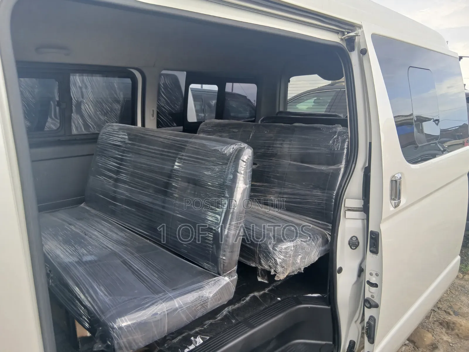 Toyota HiAce 2014 White