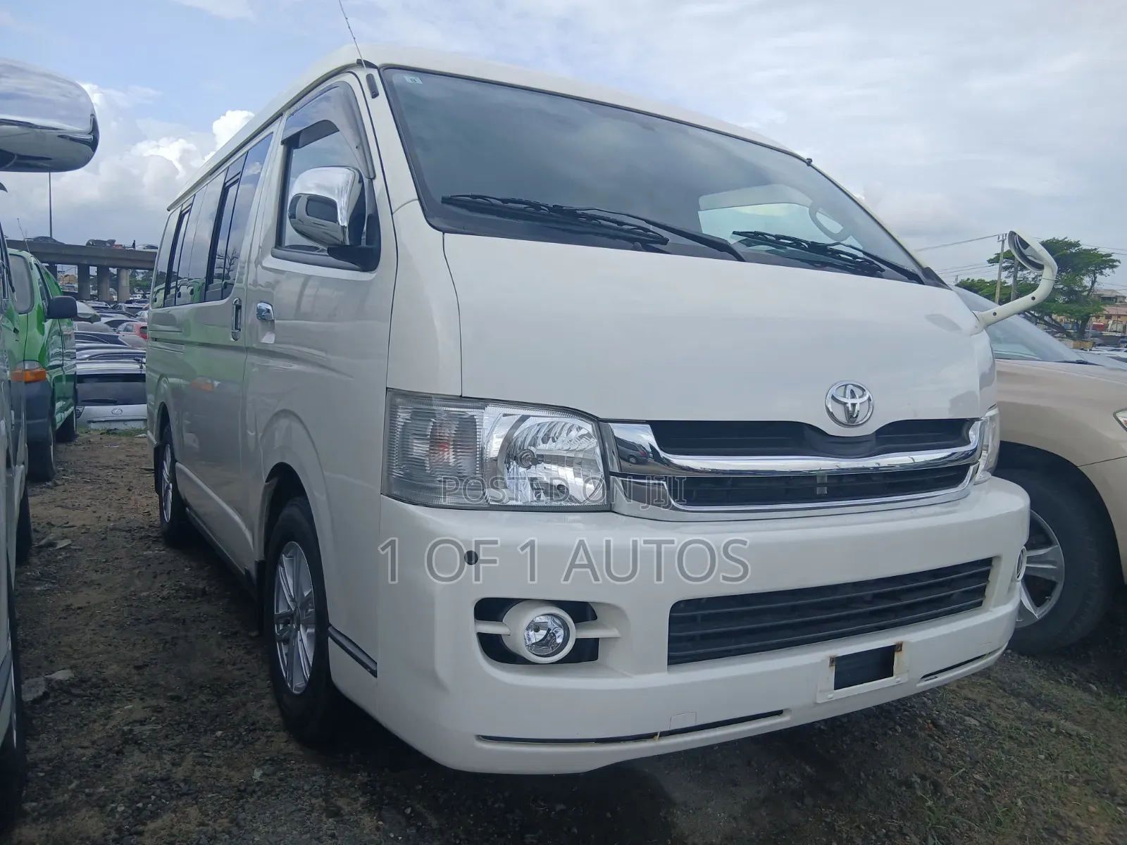 Toyota HiAce 2014 White