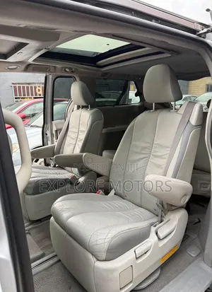 Toyota Sienna 2013 Gold