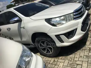 Toyota Hilux 2019 White