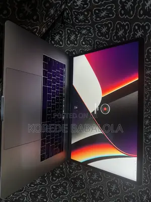 Laptop Apple MacBook Pro 2017 16GB Intel SSD 512GB