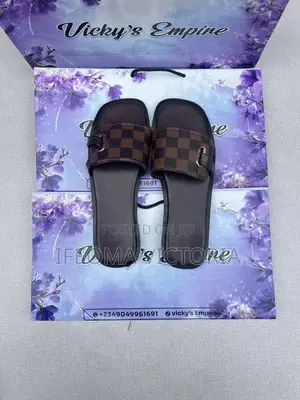 A Brown Handmade Leather Female Slippers