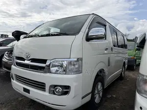 Toyota HiAce 2010 White