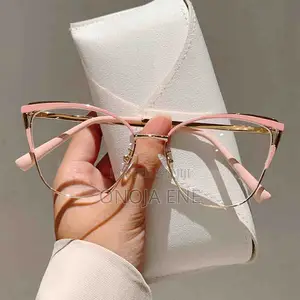 Cat-Eye Glasses Feature a Gold Alloy Metal Frame